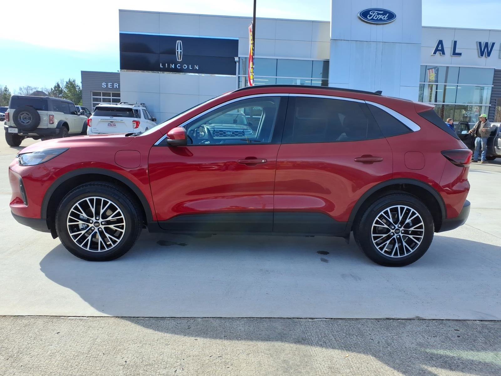 Used 2024 Ford Escape SE image 2