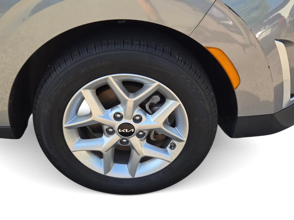 Certified 2025 Kia Soul LX w/ LX Technology Package FWD image 6