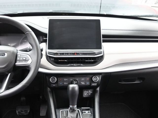 Used 2025 Jeep Compass Limited image 25