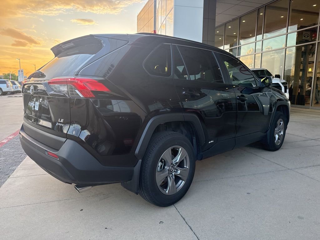 Used 2025 Toyota RAV4 LE image 9