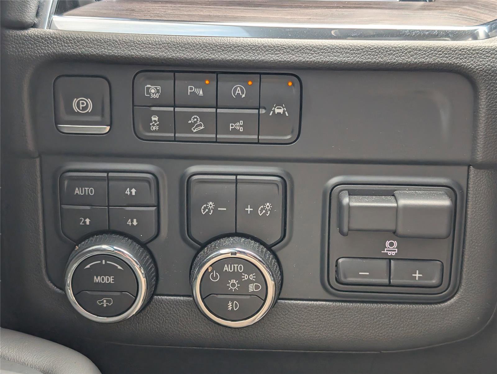 Used 2025 Chevrolet Tahoe Z71 w/ Z71 Off-Road Package image 26