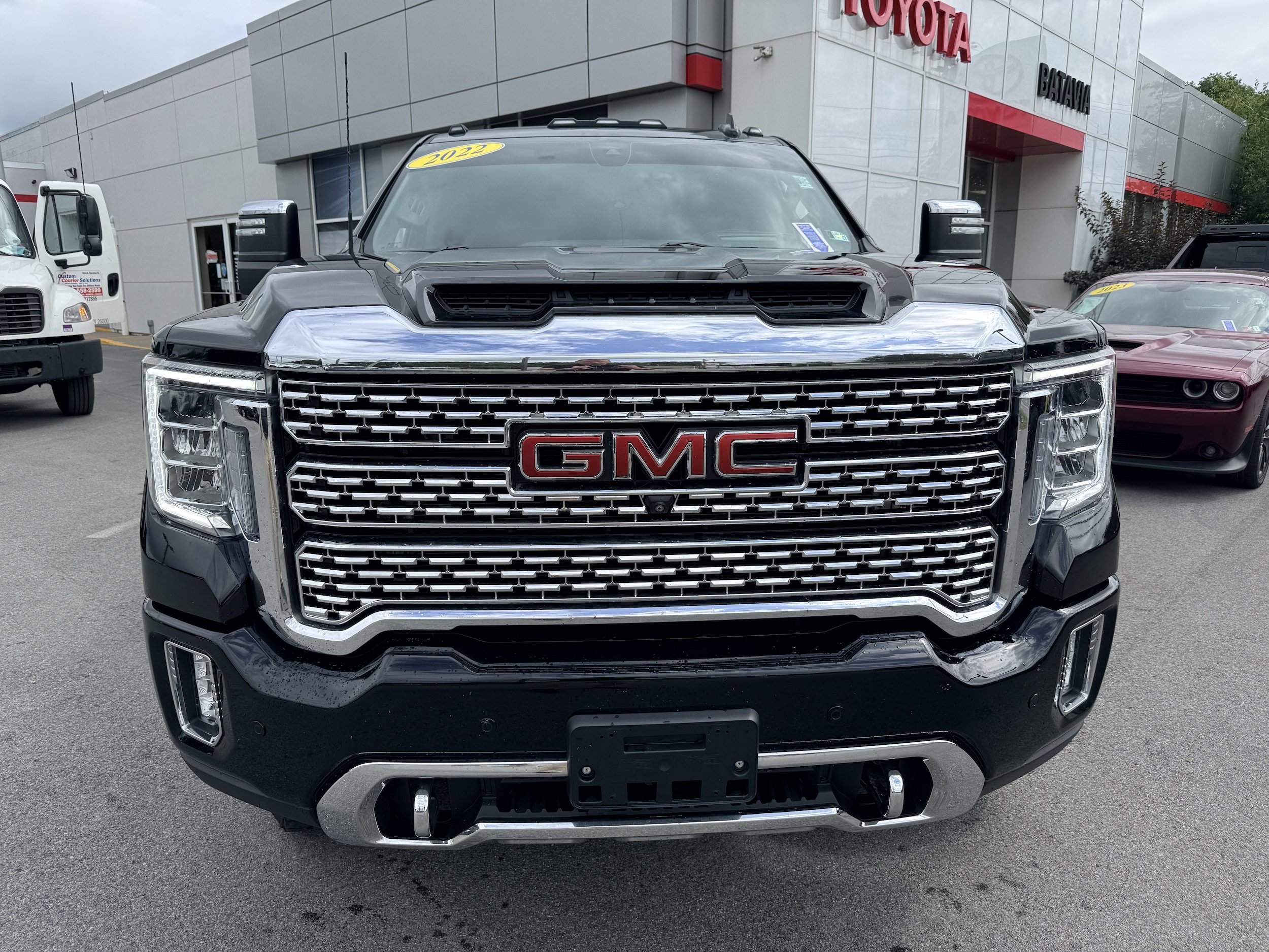 Used 2022 GMC Sierra 3500 Denali w/ Denali Ultimate Package AWD/4WD image 2