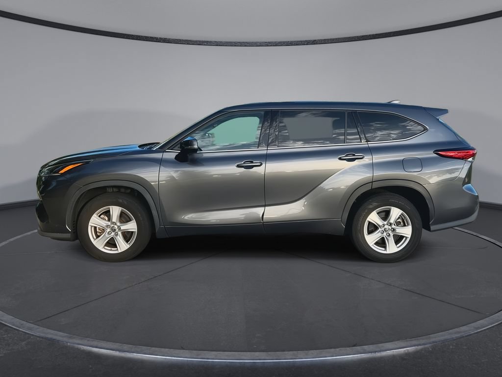 Used 2021 Toyota Highlander LE FWD image 5