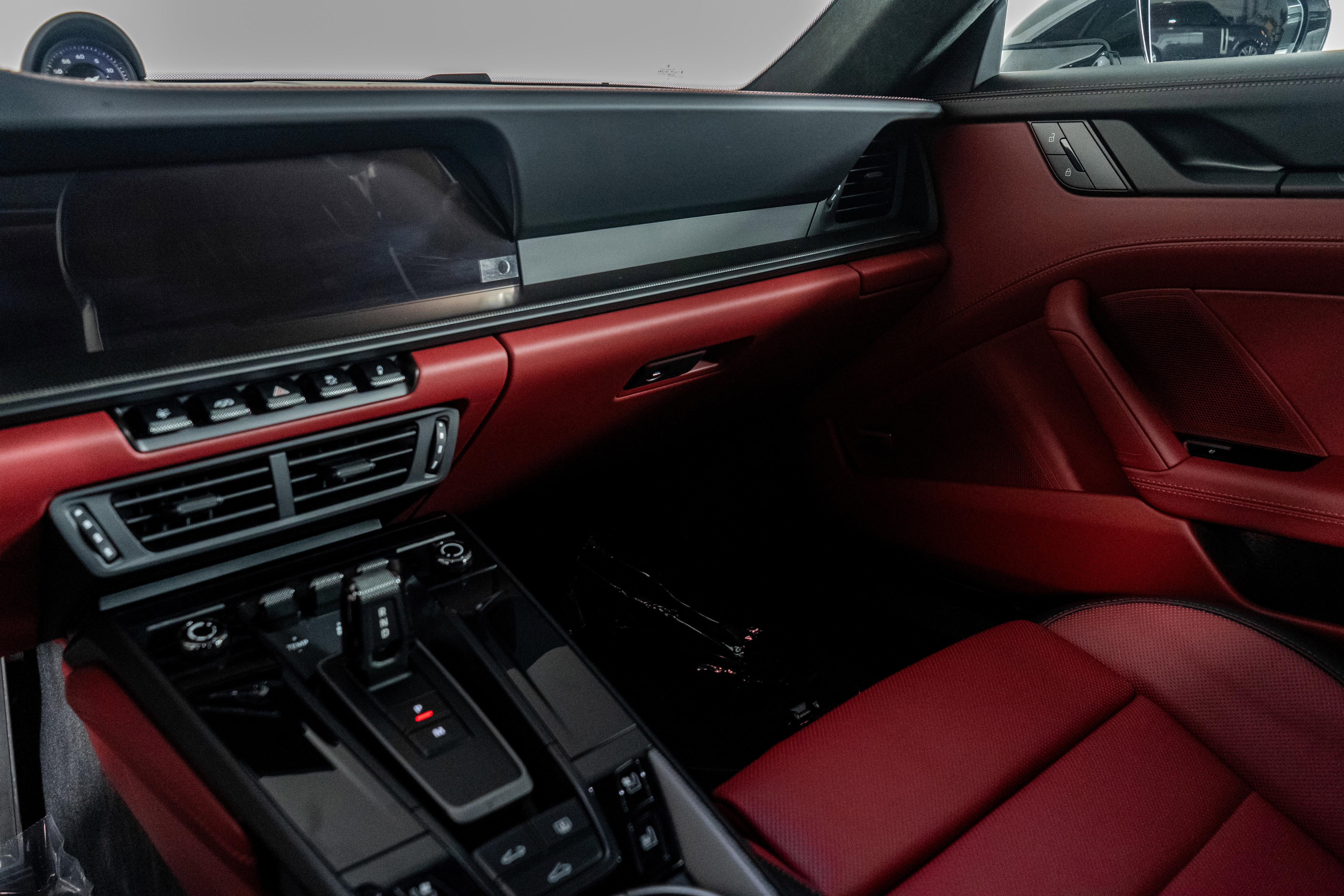 Used 2025 Porsche 911 Carrera GTS w/ Premium Package image 42
