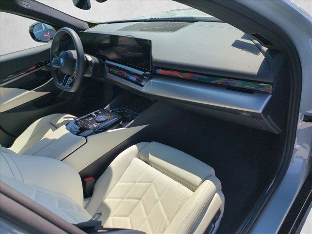 Certified 2026 BMW i5 eDrive40 w/ M Sport Package RWD image 23
