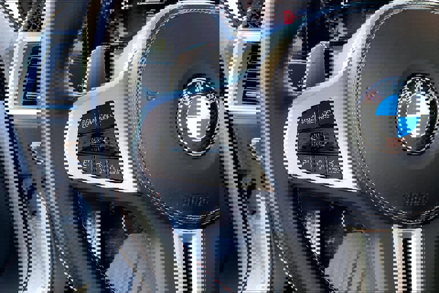 Used 2024 BMW X7 M60i w/ Executive Package image 23