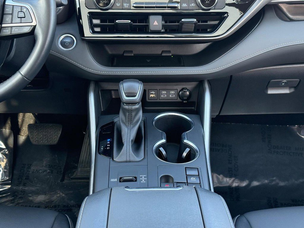 Used 2024 Toyota Highlander XLE image 18