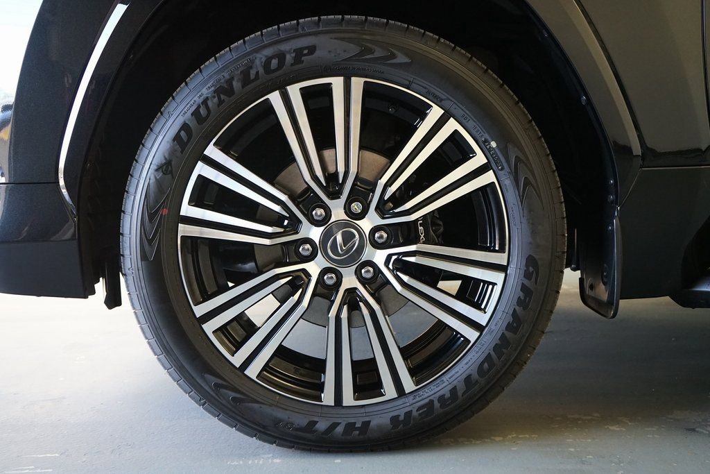 Used 2026 Lexus LX 600 4WD w/ Luxury Package image 40