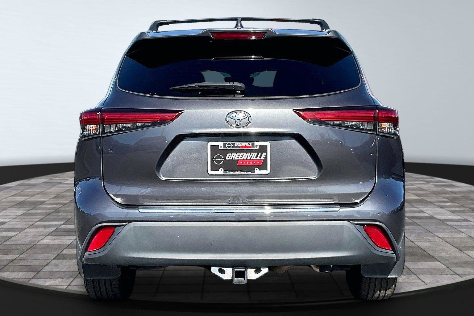 Used 2020 Toyota Highlander XLE AWD/4WD image 5