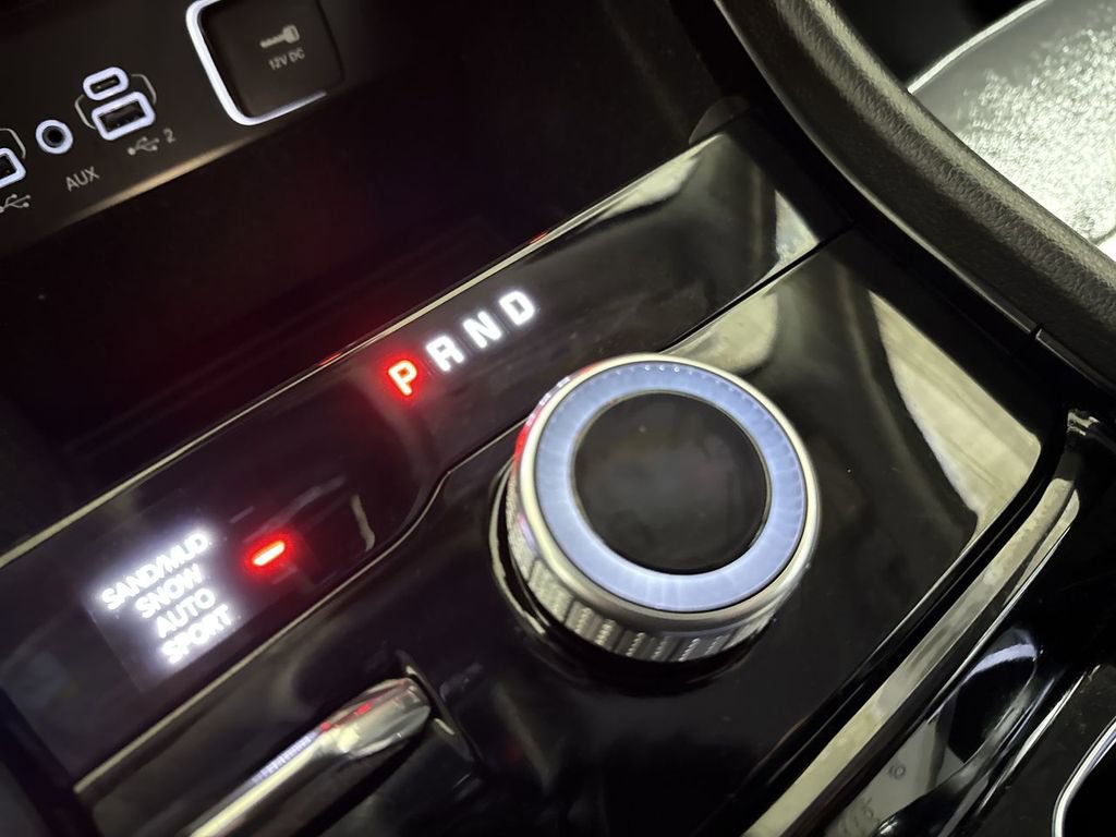 Used 2022 Jeep Grand Cherokee Limited image 17