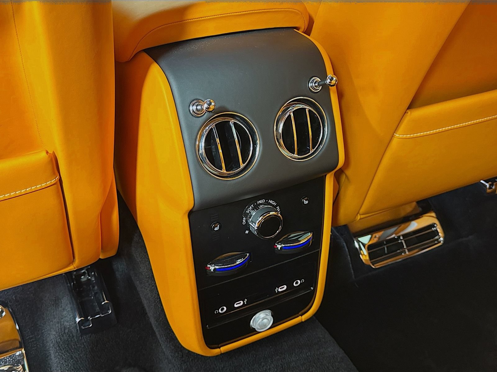 Certified 2025 Rolls-Royce Cullinan AWD/4WD image 26