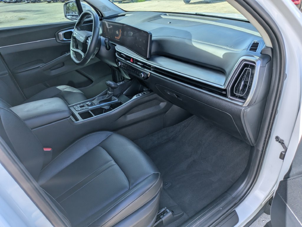 Certified 2026 Kia Sorento S w/ S Panoramic Sunroof Package FWD image 13