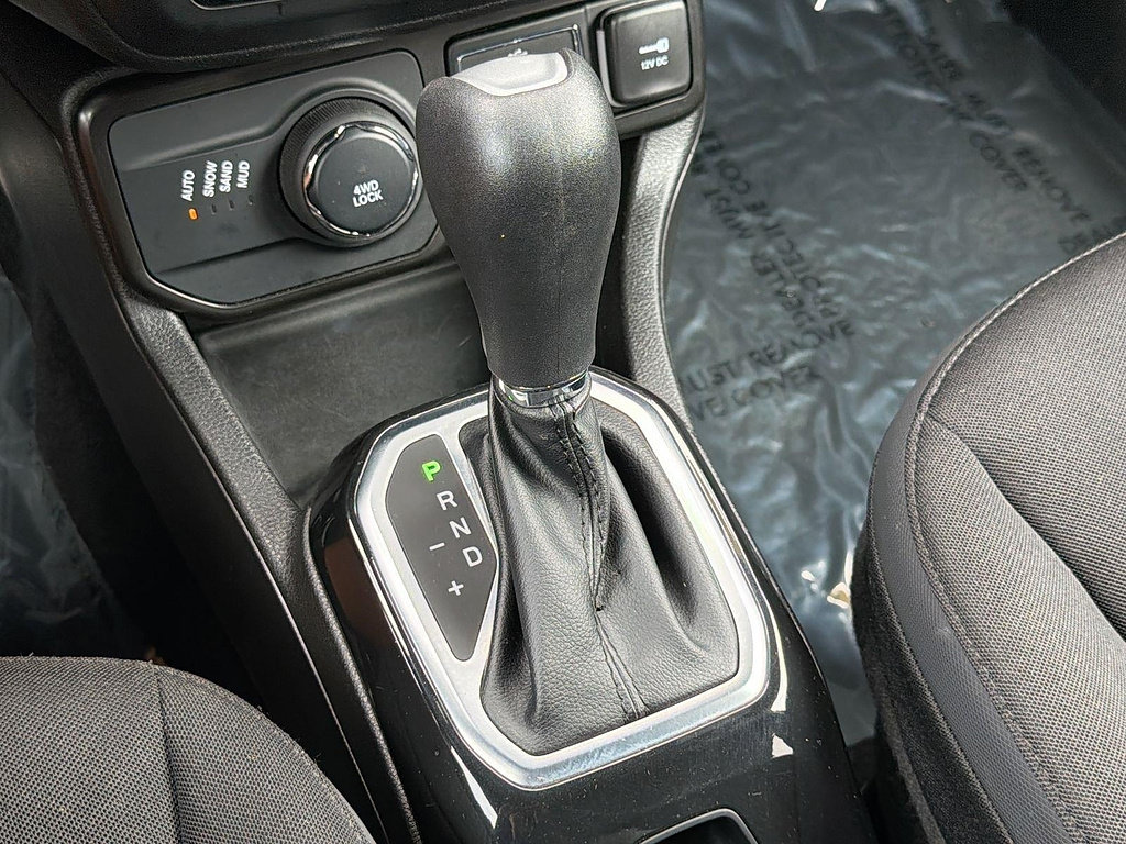 Used 2022 Jeep Renegade Altitude w/ Convenience Group AWD/4WD image 11