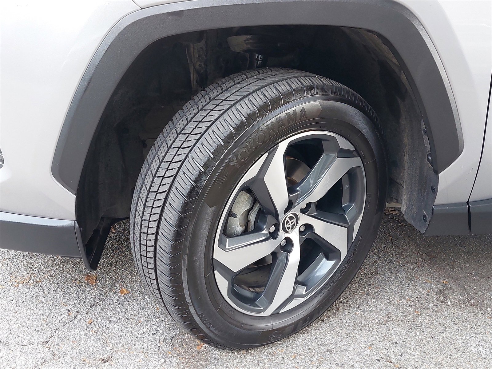 Used 2021 Toyota RAV4 XLE Premium image 32