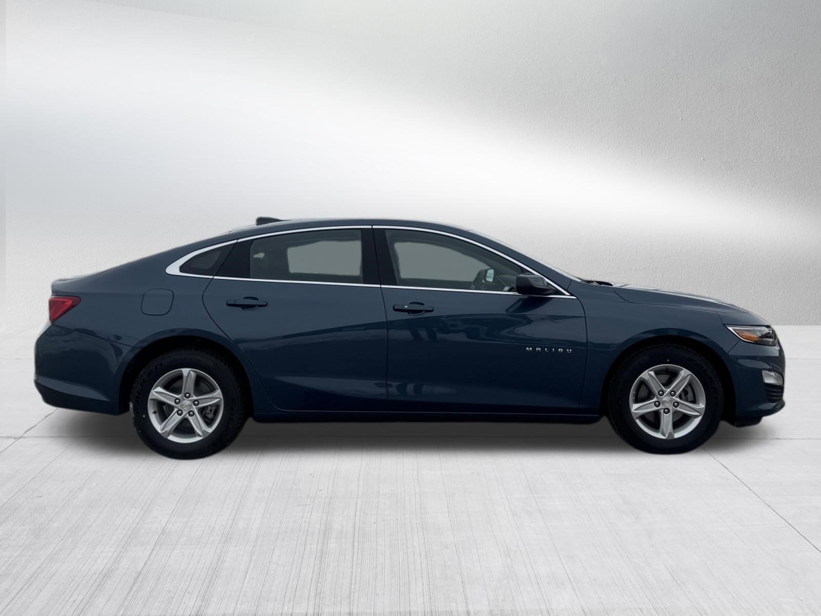 Used 2025 Chevrolet Malibu LS FWD image 8