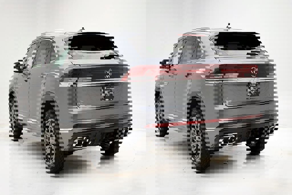 Used 2024 Volkswagen Atlas Cross Sport SEL R-Line image 7