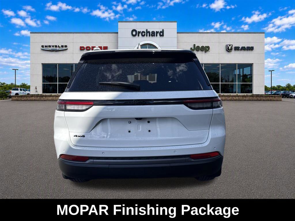 Used 2026 Jeep Grand Cherokee Altitude AWD/4WD image 4