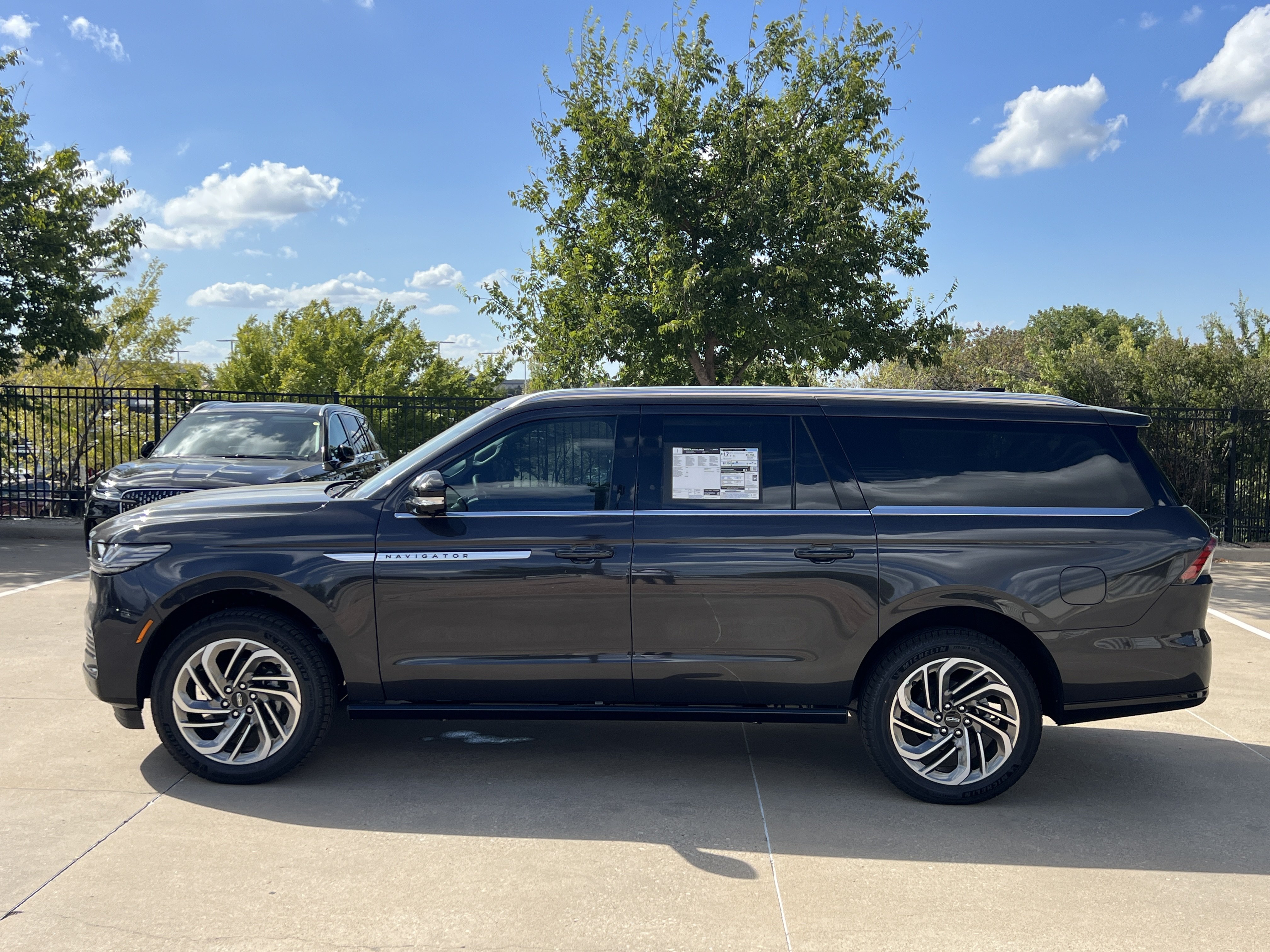 New 2027 Lincoln Navigator L Reserve AWD/4WD image 4