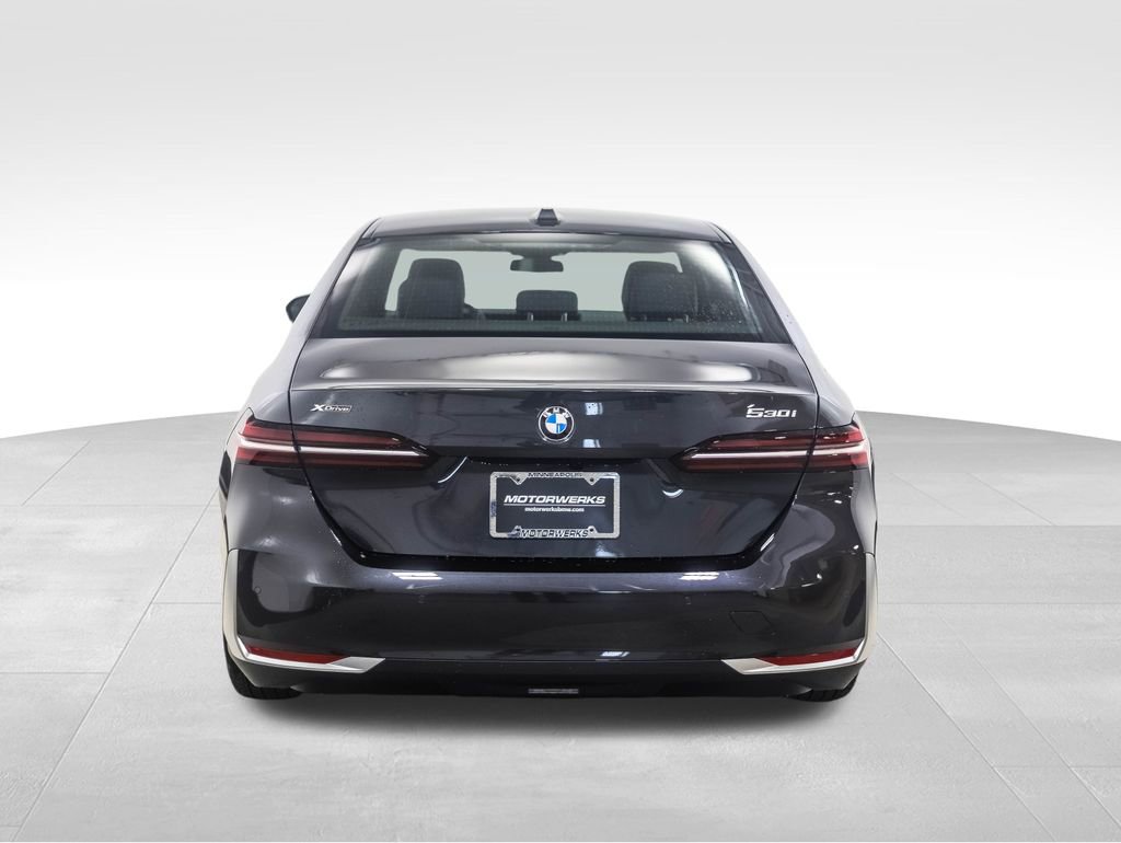Used 2026 BMW 530i xDrive w/ Premium Package image 4
