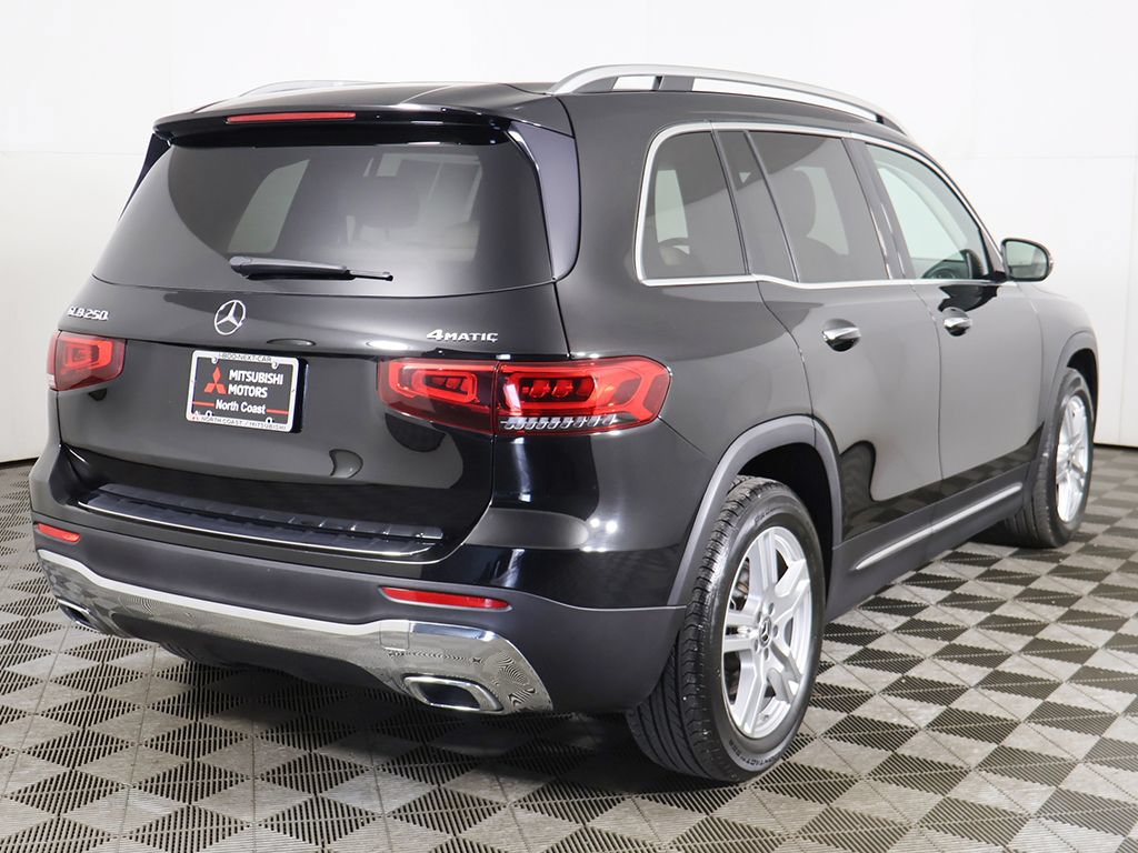 Used 2021 Mercedes-Benz GLB 250 4MATIC w/ Premium Package image 11