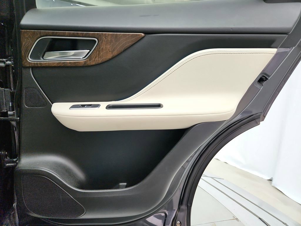 Used 2018 Jaguar F-PACE S image 33
