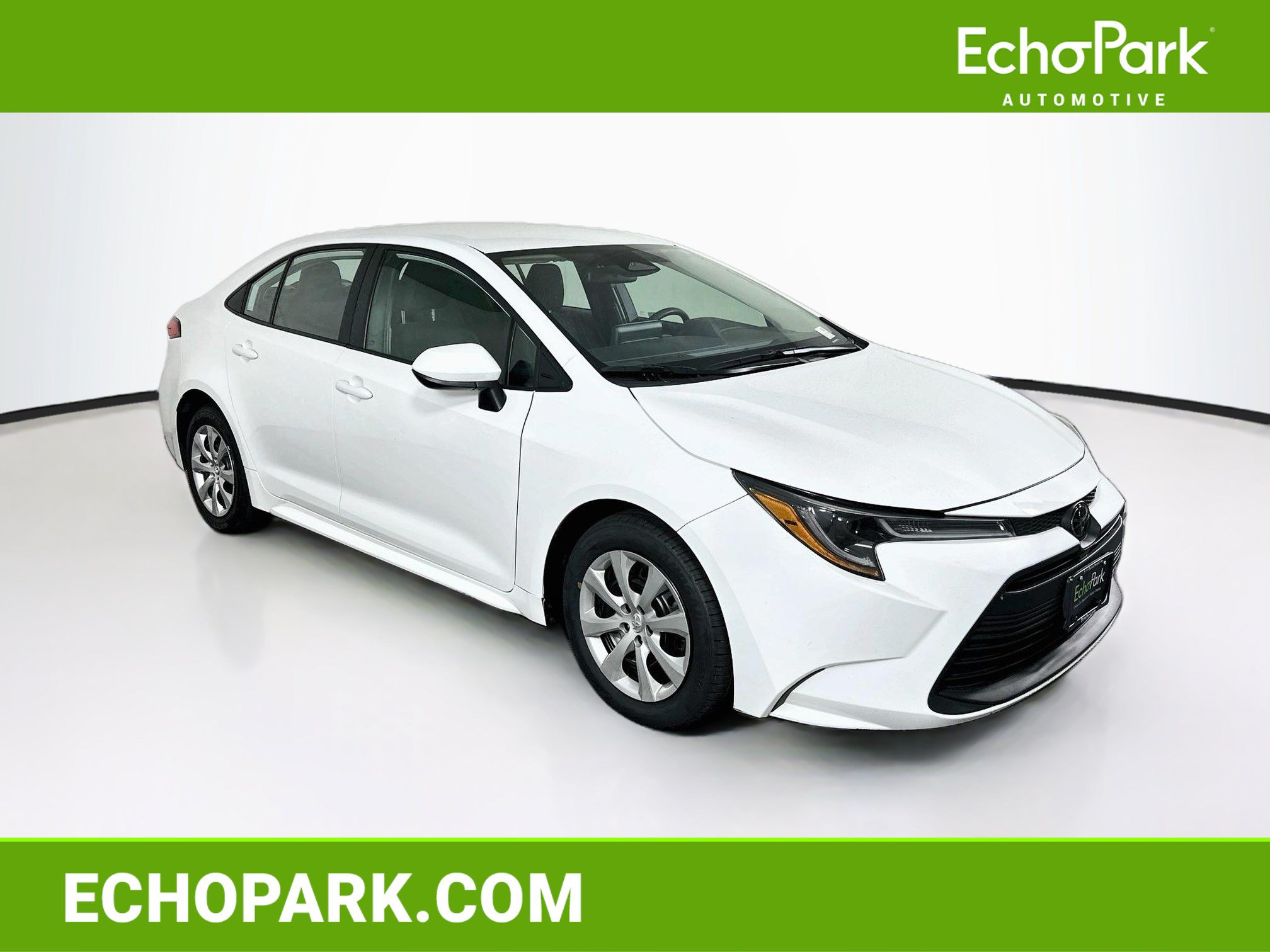 Used 2025 Toyota Corolla LE FWD image 1