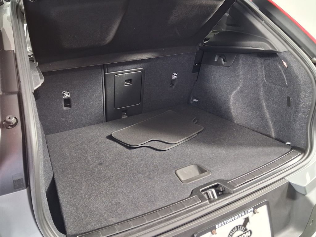 Used 2025 Volvo XC40 B5 Core AWD/4WD image 16