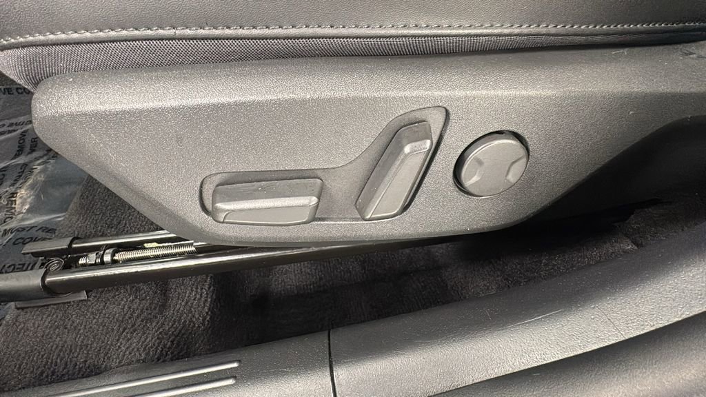 Used 2024 Kia Niro EX Touring image 11