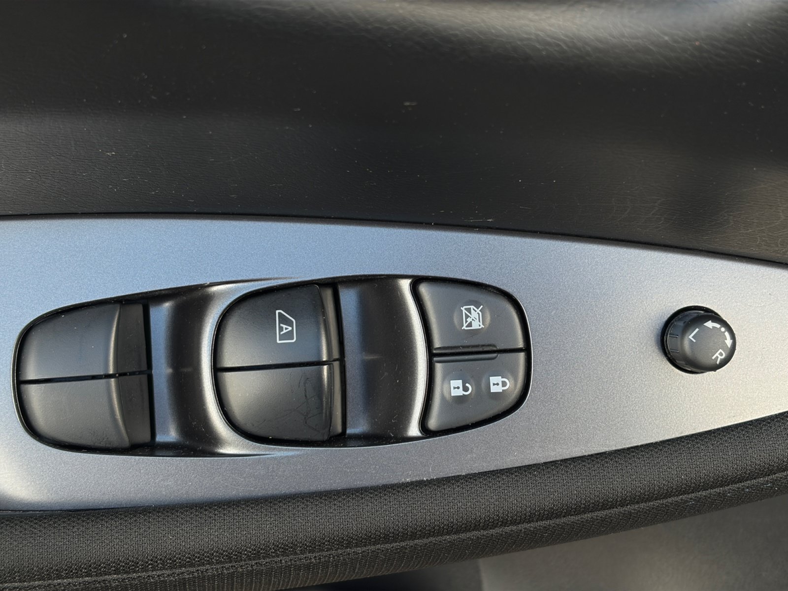 Used 2025 Nissan Leaf S FWD image 16