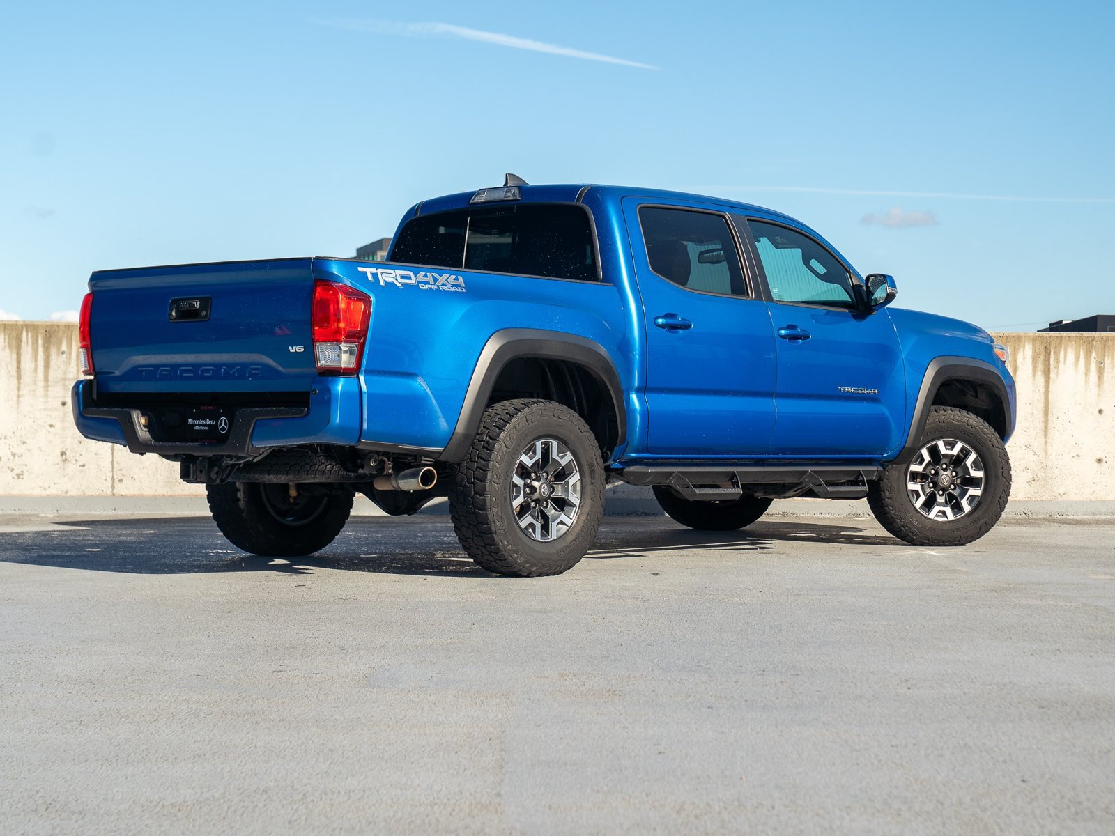 Used 2017 Toyota Tacoma TRD Off-Road w/ Premium & Technology Package AWD/4WD image 5