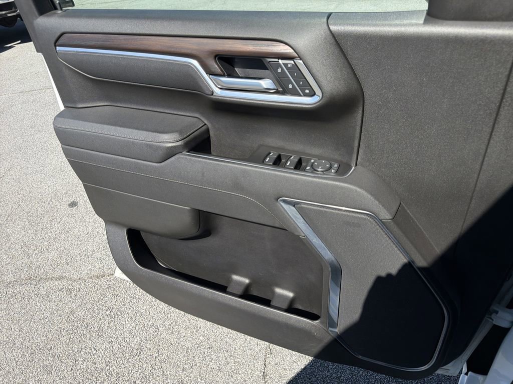 Used 2025 GMC Sierra 1500 SLT image 13