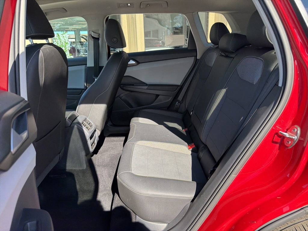 Used 2022 Volkswagen Taos SE image 31