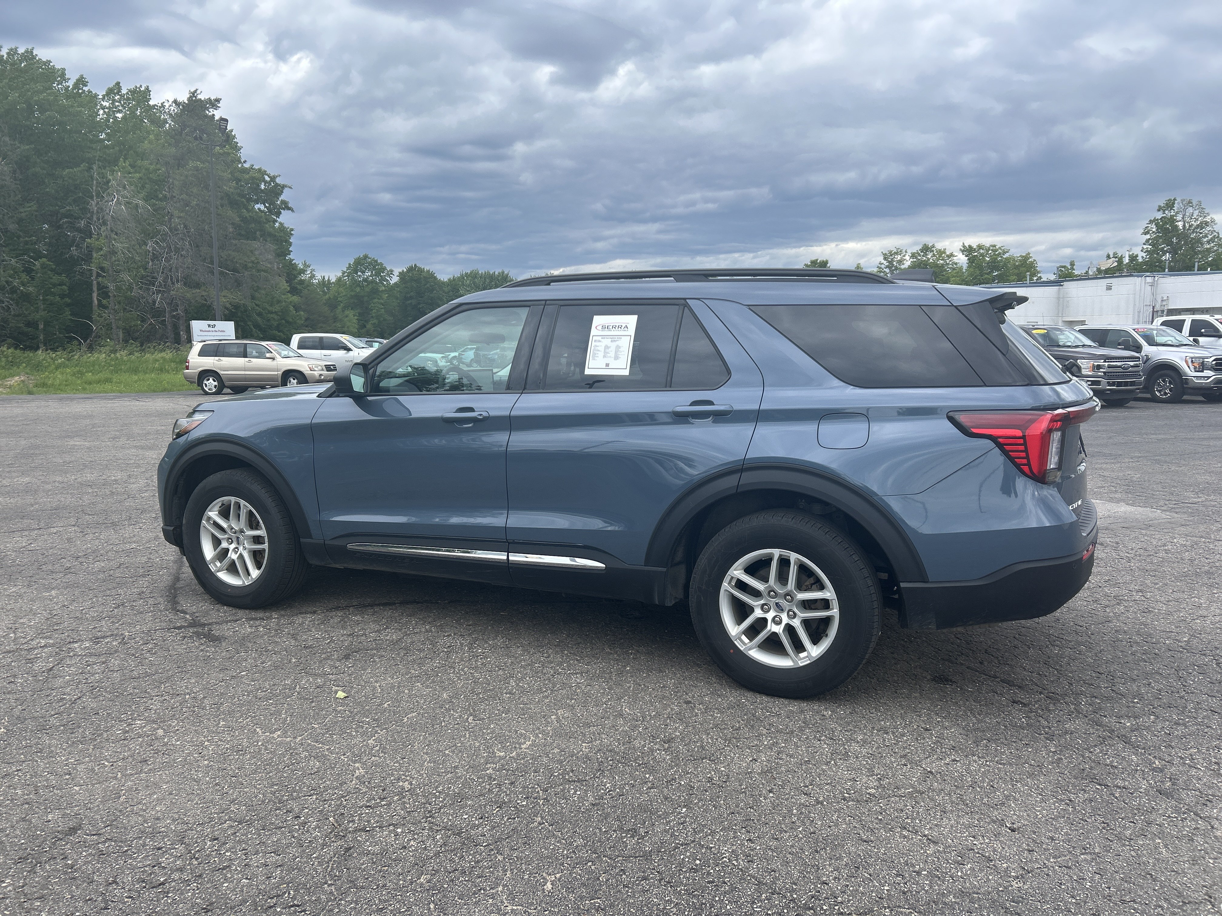 Used 2025 Ford Explorer Active AWD/4WD image 5