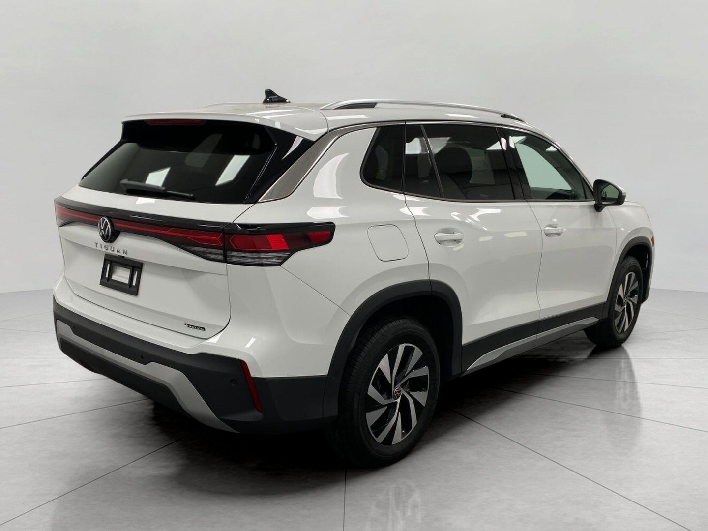 Used 2026 Volkswagen Tiguan S AWD/4WD image 3