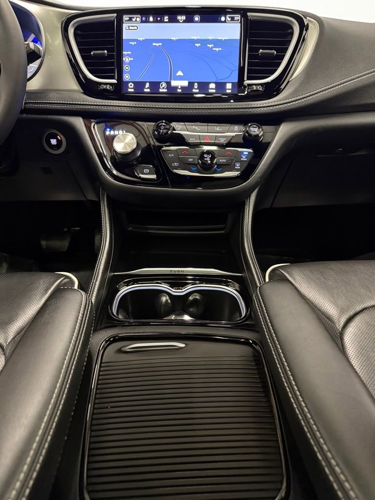 Used 2023 Chrysler Pacifica Limited w/ S Appearance Package image 27