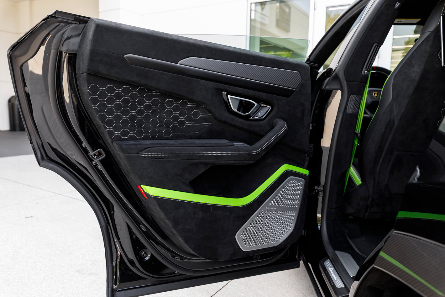 Used 2024 Lamborghini Urus Performante AWD/4WD image 36