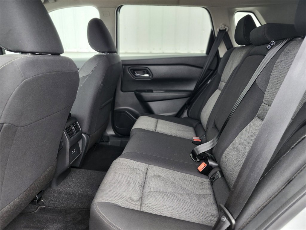 Used 2025 Nissan Rogue SV image 14