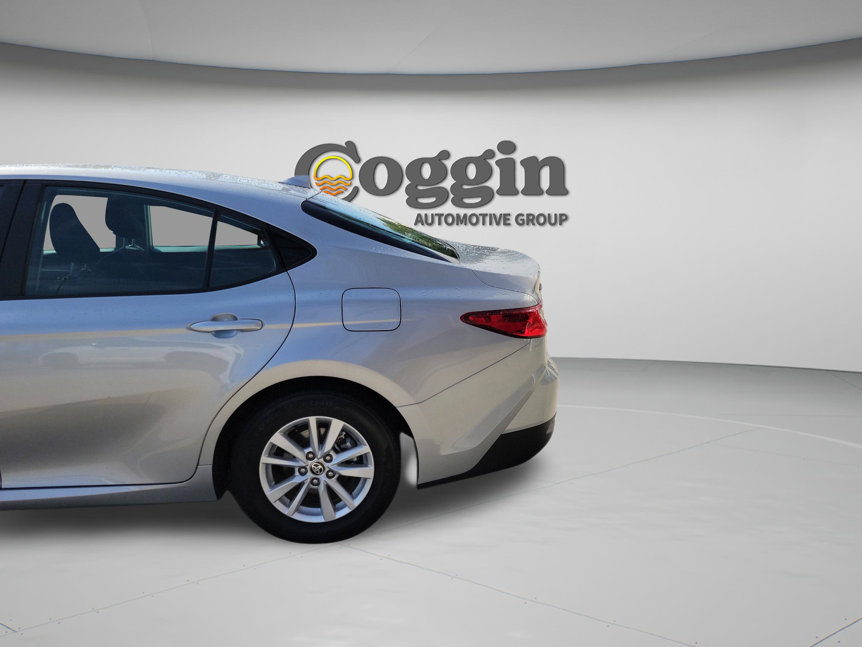 Used 2025 Toyota Camry LE FWD image 31