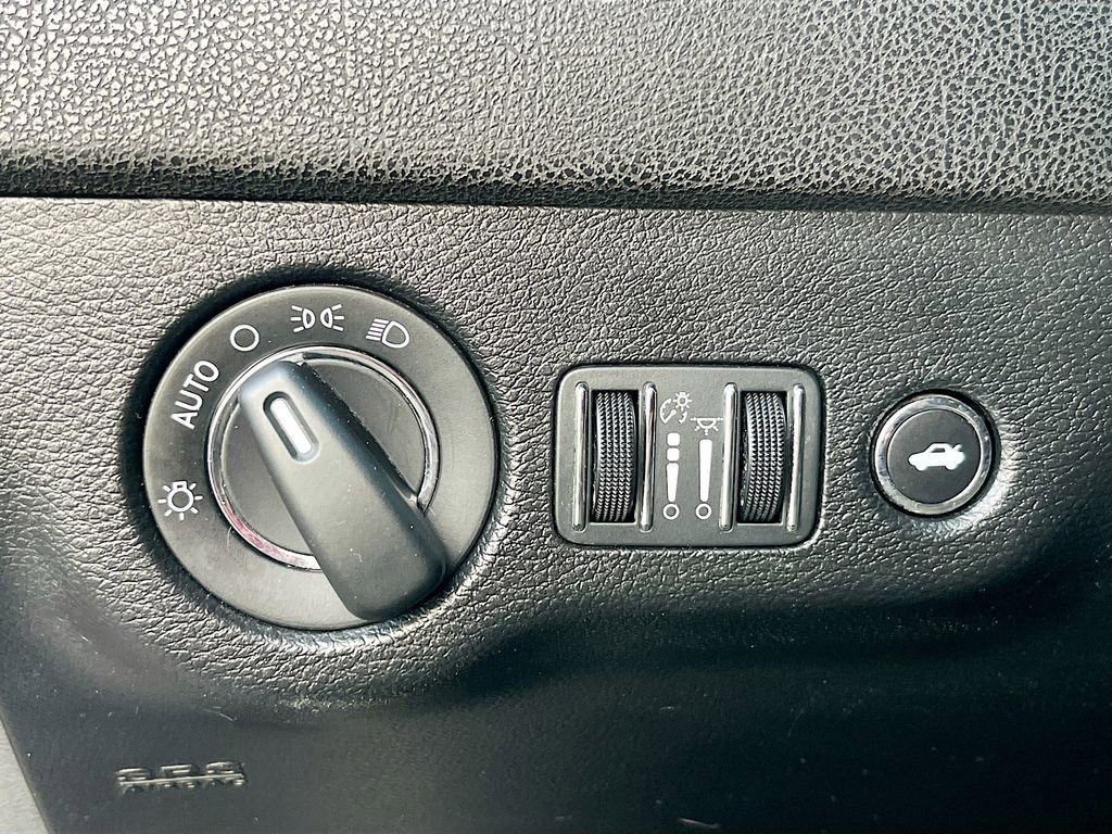 Used 2022 Chrysler 300 Touring w/ Sport Appearance Package image 10