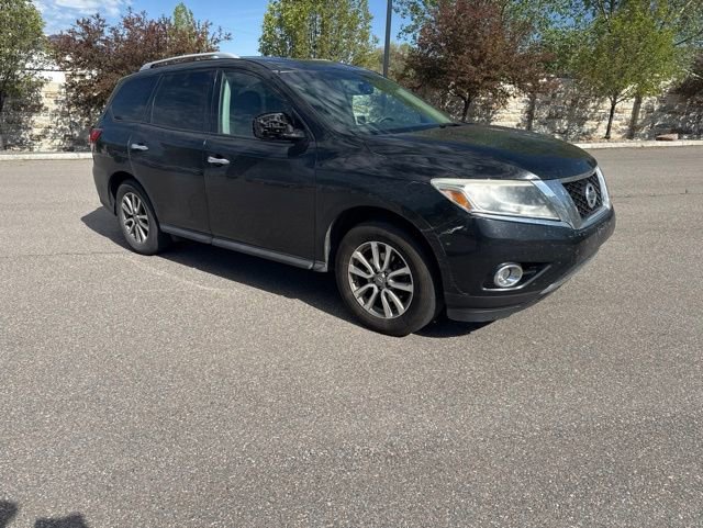 Used 2016 Nissan Pathfinder SV w/ Trailer Tow Package AWD/4WD image 9