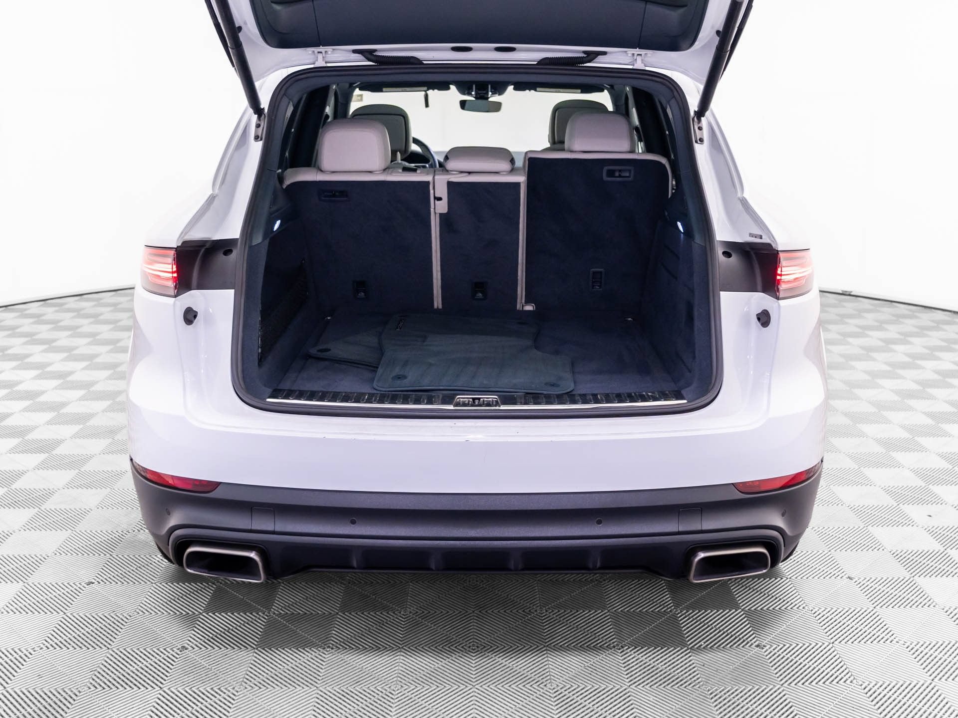 Certified 2022 Porsche Cayenne AWD/4WD image 36
