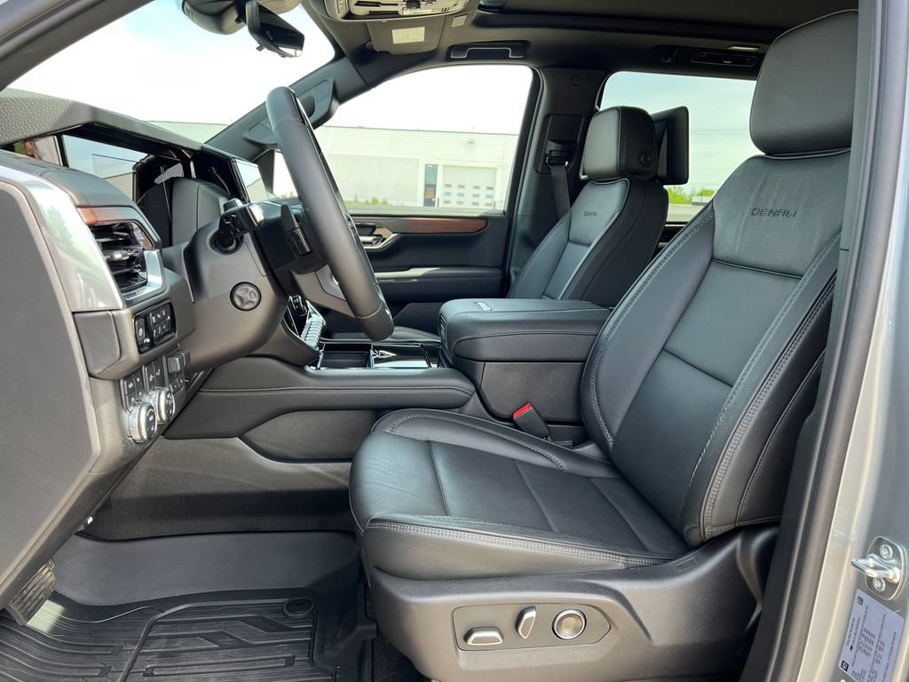 New 2025 GMC Yukon XL Denali w/ Denali Reserve Package AWD/4WD image 3