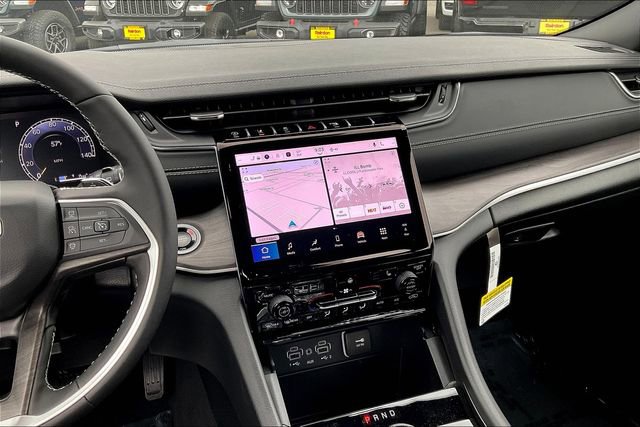 New 2025 Jeep Grand Cherokee Limited image 7