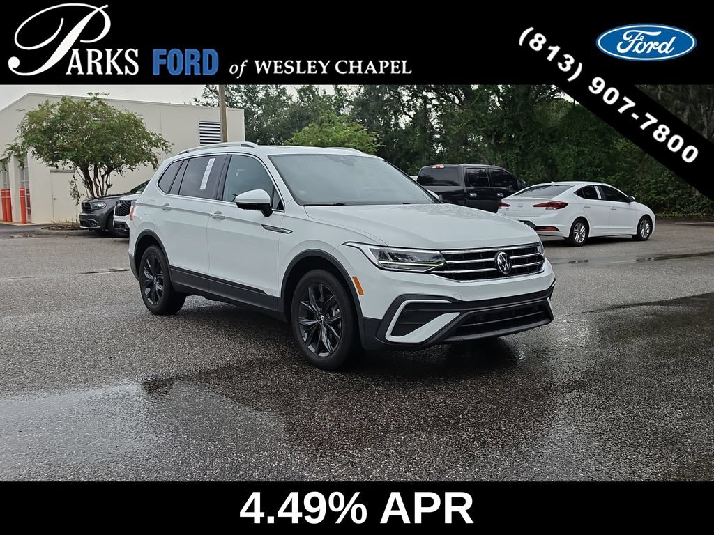 Used 2024 Volkswagen Tiguan SE w/ Panoramic Sunroof Package