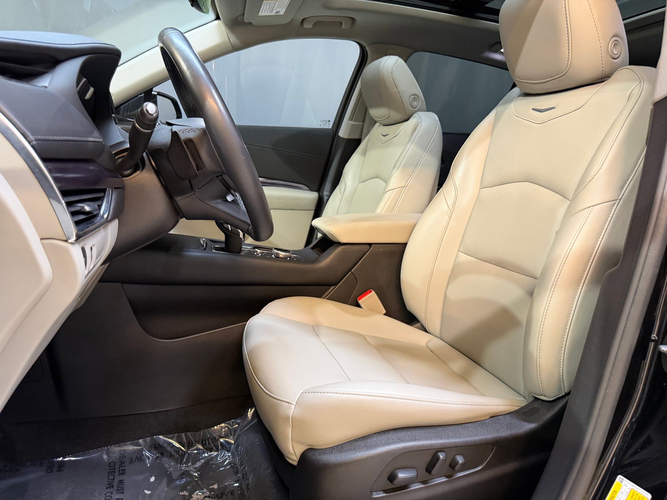 Used 2023 Cadillac XT4 Luxury FWD image 5