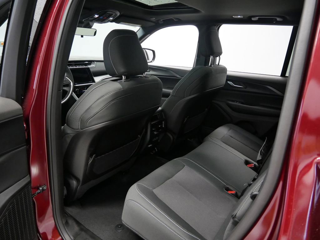 New 2025 Jeep Grand Cherokee Laredo w/ Luxury Tech Group I image 8