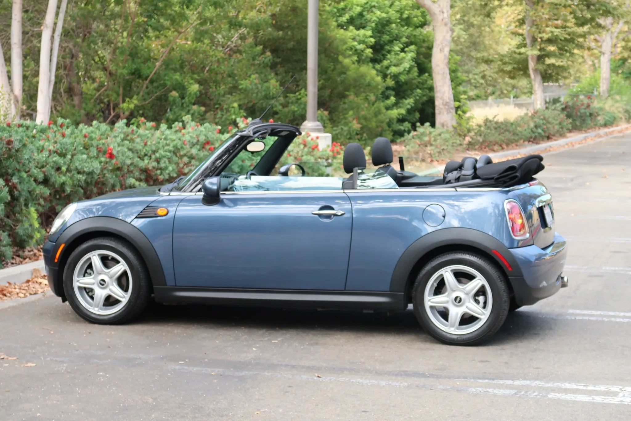 Used 2009 MINI Cooper Convertible FWD image 20