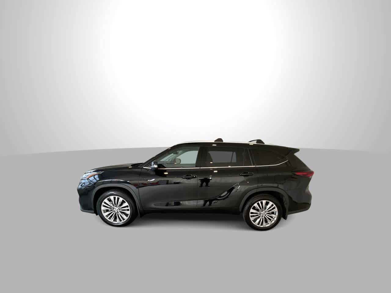 Used 2024 Toyota Highlander Platinum AWD/4WD image 5