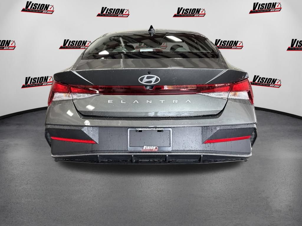Used 2024 Hyundai Elantra SEL FWD image 7