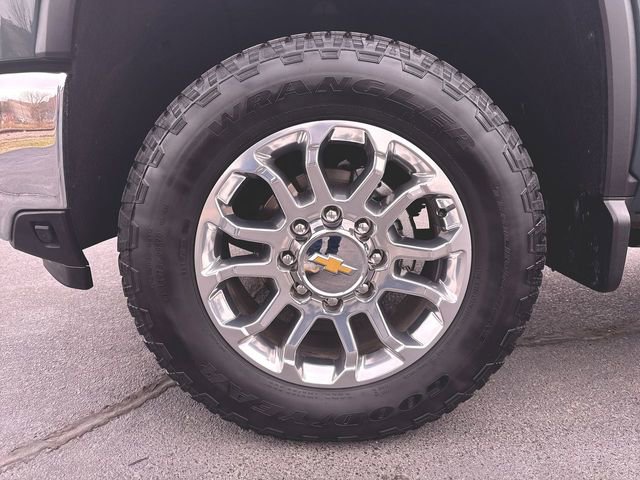 Used 2025 Chevrolet Silverado 2500 LTZ w/ LTZ Plus Package image 33